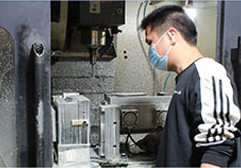 La precisión de Yixin tiene máquinas del CNC 150+